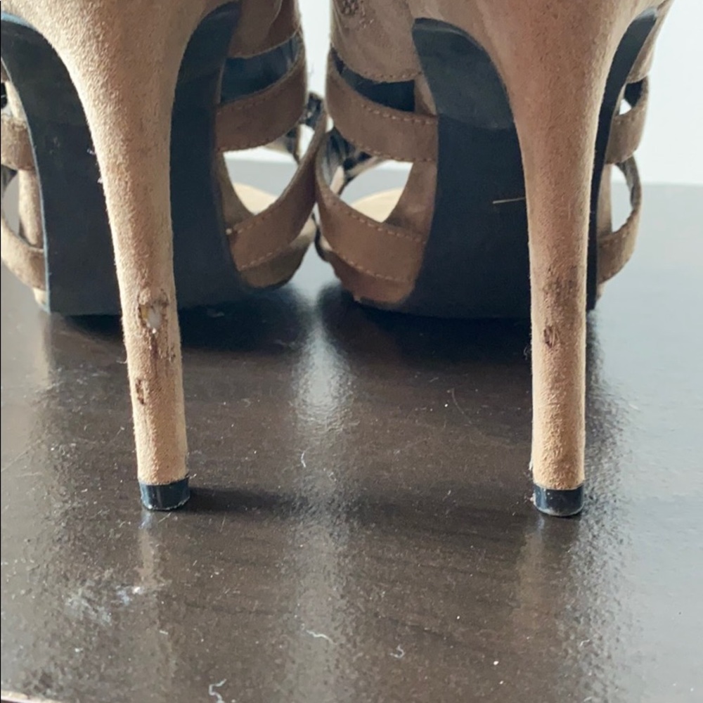 Tan heels - Picture 3 of 3